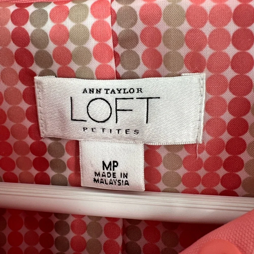 LOFT PETITES NWOT RAIN COAT W/POLKA‎ DOT LINING, DEEP POCKETS, STYLISH WELL MADE - Picture 3 of 9